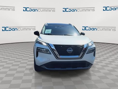 Used 2023 Nissan Rogue SL FWD image 3