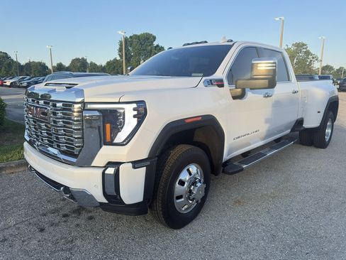 Used 2026 GMC Sierra 3500 Denali AWD/4WD image 4