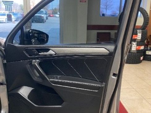 Used 2022 Volkswagen Tiguan SE image 13