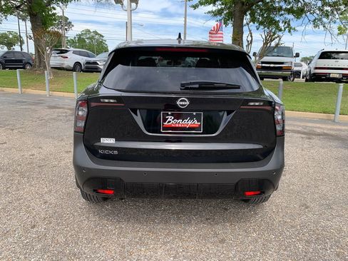 Used 2025 Nissan Kicks SV FWD image 6