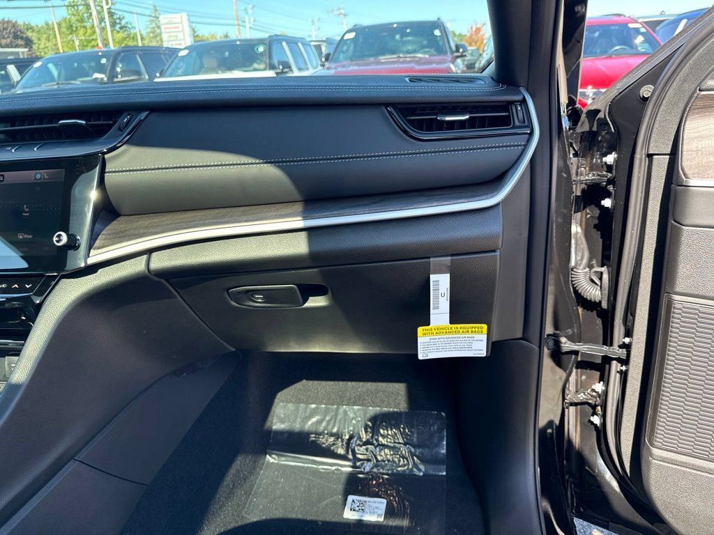 New 2027 Jeep Grand Cherokee Limited AWD/4WD image 28