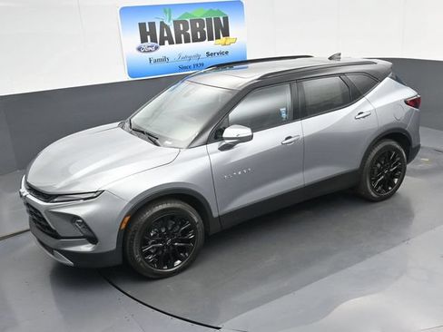 New 2026 Chevrolet Blazer LT w/ LPO, Black Sport Package FWD image 25