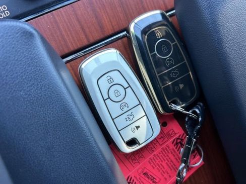 Used 2022 Lincoln Navigator Reserve image 24