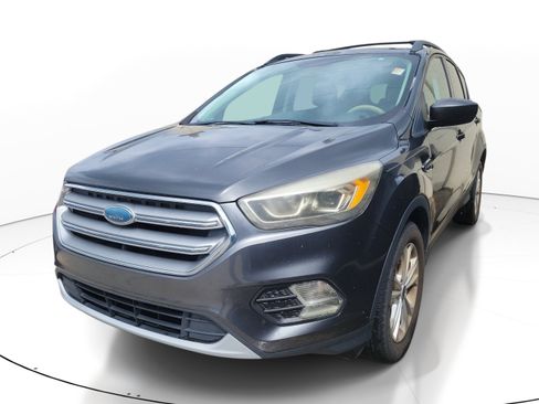 Used 2017 Ford Escape SE w/ Equipment Group 201A FWD image 3