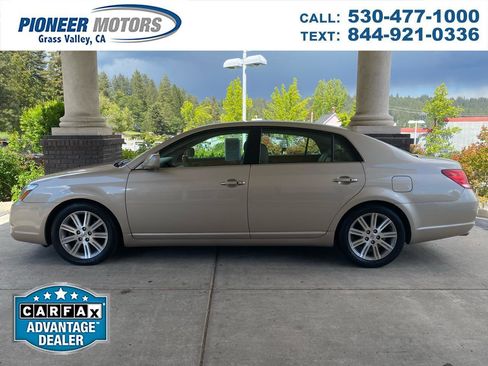 Used 2005 Toyota Avalon Limited FWD image 1