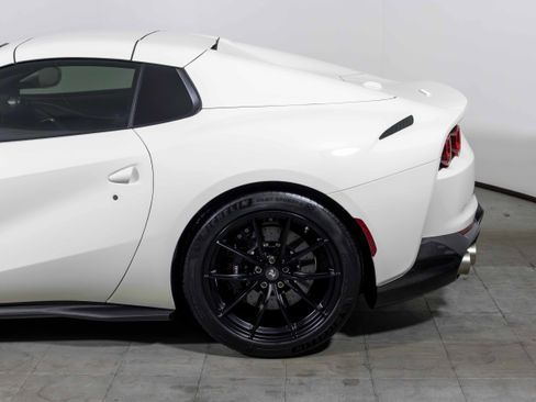 Used 2021 Ferrari 812 GTS image 21