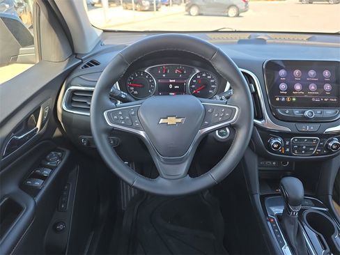 Used 2023 Chevrolet Equinox Premier image 15
