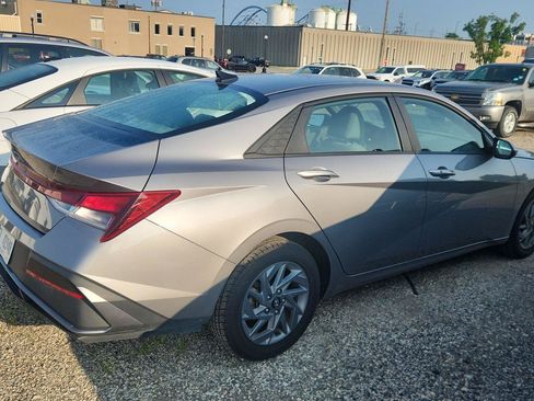 Used 2024 Hyundai Elantra SEL FWD image 4