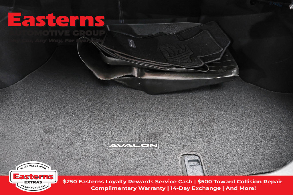 Used 2022 Toyota Avalon XLE w/ Moonroof Package FWD image 10