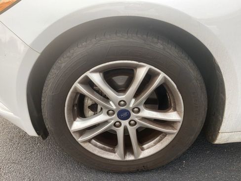 Used 2018 Ford Fusion SE w/ Fusion SE Technology Package image 5