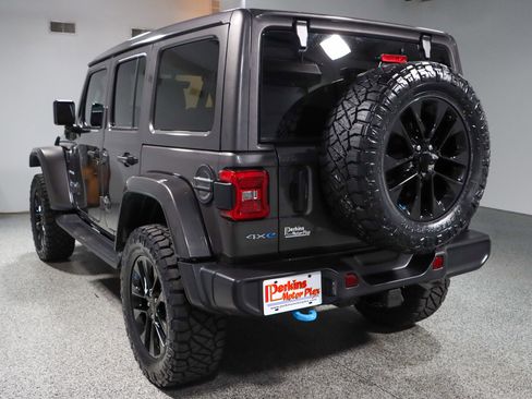 Used 2022 Jeep Wrangler Unlimited Sahara w/ Cold Weather Group image 10