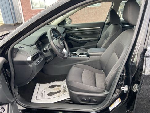 Used 2022 Nissan Altima 2.5 SV w/ SV Premium Package image 11