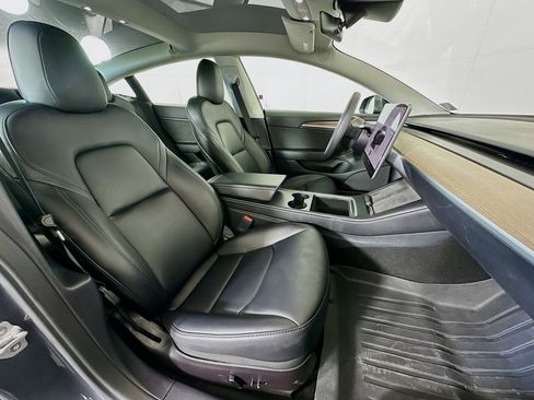 Used 2023 Tesla Model 3 Standard Range image 29