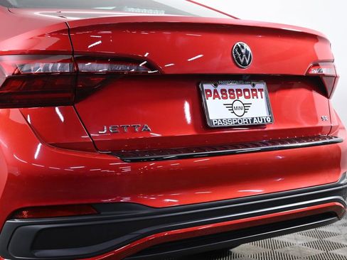 Used 2024 Volkswagen Jetta SE image 7