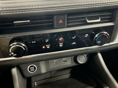 Used 2023 Nissan Rogue S image 16