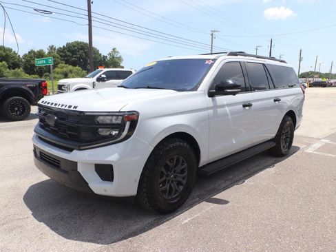 Used 2025 Ford Expedition Max Active AWD/4WD image 5