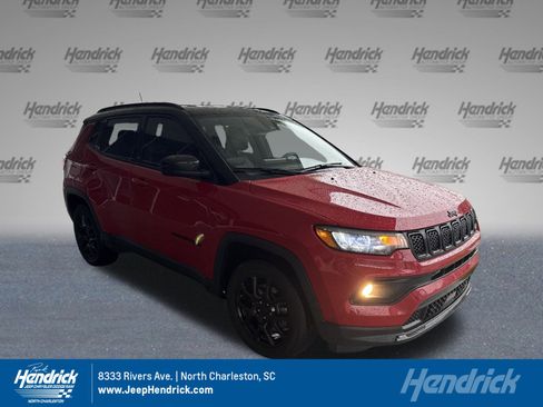 Used 2023 Jeep Compass Altitude w/ Convenience Group image 1
