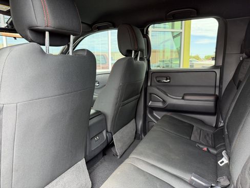 Used 2025 Nissan Frontier PRO-4X AWD/4WD image 35