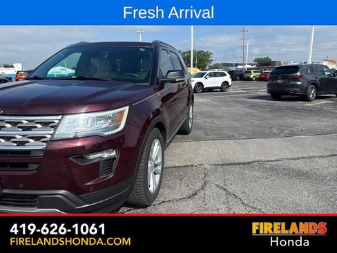 Used 2018 Ford Explorer XLT w/ Equipment Group 202A FWD image 2