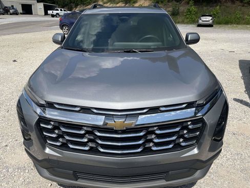 Used 2025 Chevrolet Equinox LT w/ Convenience Package II FWD image 2