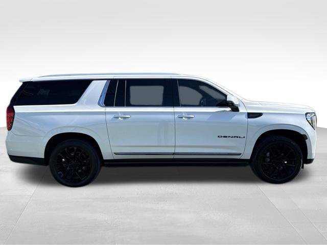 Used 2022 GMC Yukon XL Denali w/ Denali Premium Package RWD image 8