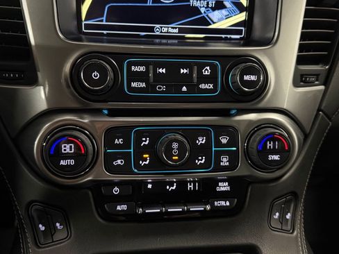Used 2020 Chevrolet Suburban LT image 22