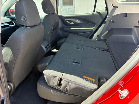 Used 2024 GMC Terrain SLE image 11