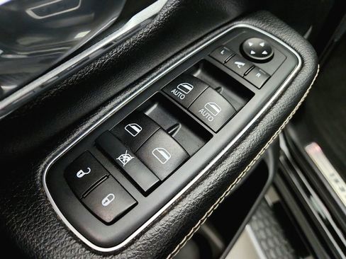 Used 2020 RAM 1500 Laramie AWD/4WD image 26