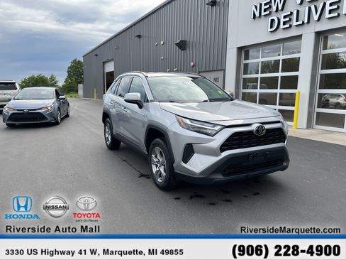 Used 2025 Toyota RAV4 XLE AWD/4WD image 1