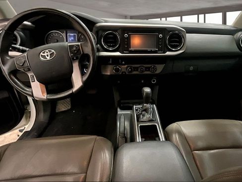 Used 2017 Toyota Tacoma SR image 10