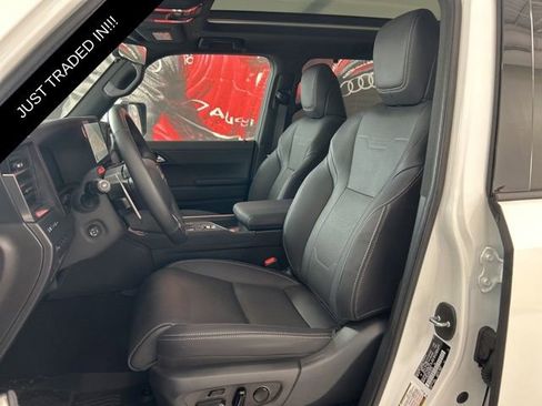 Used 2025 Lexus GX 550 w/ Accessory Package (2T) image 12