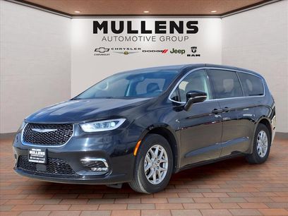 Used 2024 Chrysler Pacifica Touring-L