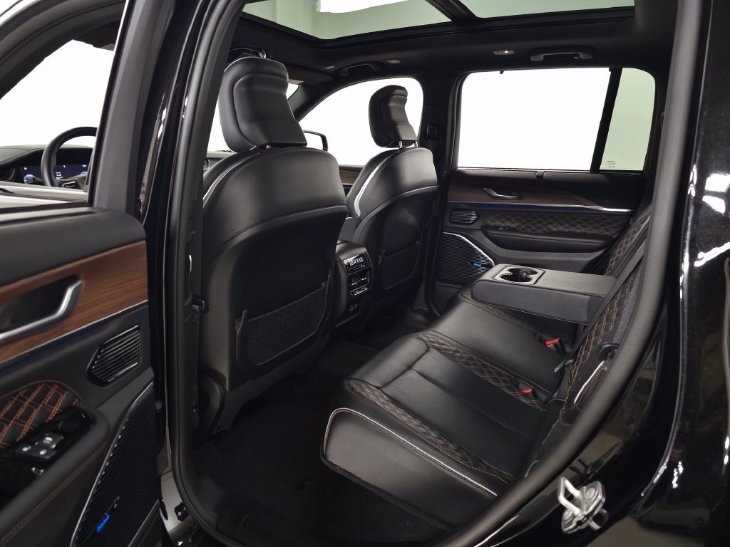 Used 2022 Jeep Grand Cherokee Summit w/ Adv Protech Group IV AWD/4WD image 39