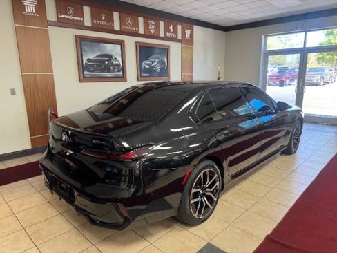 Used 2025 BMW i7 xDrive60 image 7