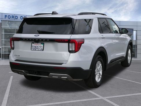 Used 2026 Ford Explorer Active w/ Active Comfort Package RWD image 4
