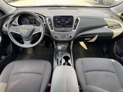 Used 2024 Chevrolet Malibu LT image 2