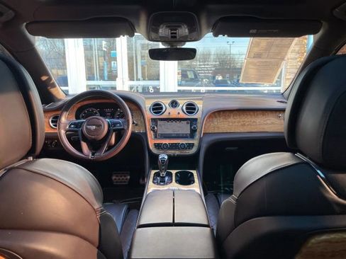 Used 2018 Bentley Bentayga Onyx Edition image 40