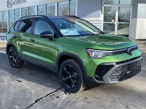 New 2026 Volkswagen Taos SE image 3