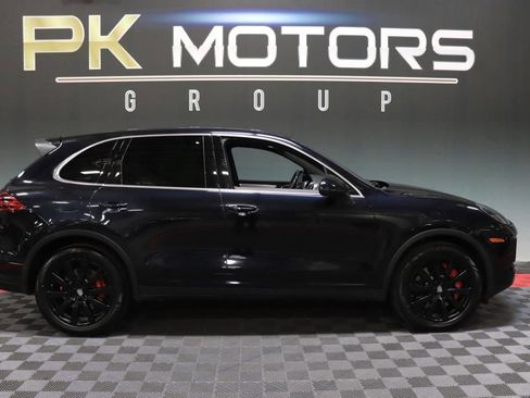 Used 2015 Porsche Cayenne Turbo image 10