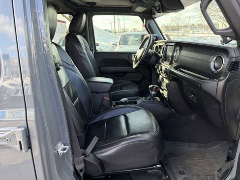 Used 2019 Jeep Wrangler Unlimited Sahara w/ Quick Order Package 24M Moab image 15