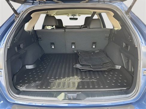 Used 2021 Subaru Outback Limited image 11