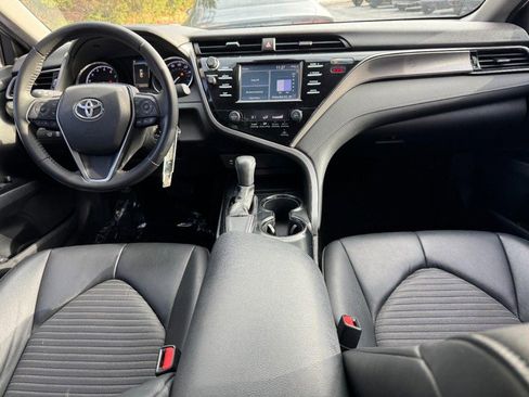 Used 2019 Toyota Camry SE image 11