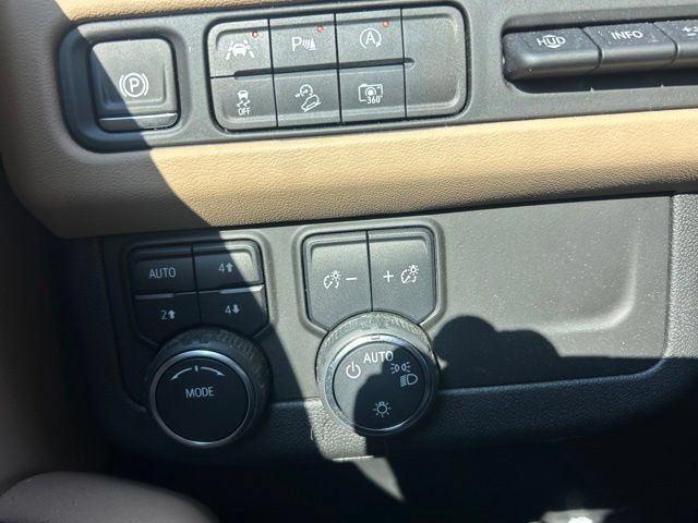 Used 2024 Chevrolet Tahoe Premier AWD/4WD image 26