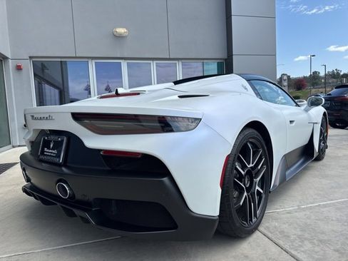 New 2023 Maserati MC20 Spyder image 13