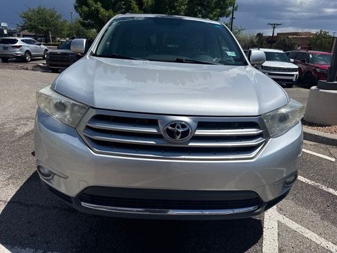 Used 2011 Toyota Highlander Limited w/ Tow Pkg FWD image 4