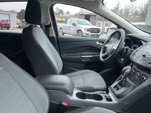 Used 2015 Ford Escape SE image 16