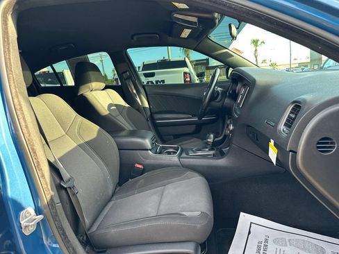 Used 2022 Dodge Charger SXT w/ Driver Convenience Group RWD image 17