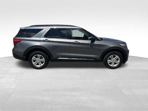 Used 2024 Ford Explorer XLT w/ Equipment Group 202A AWD/4WD image 8