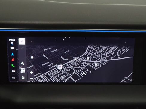 Certified 2025 Porsche Macan Electric image 18