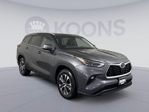 Used 2023 Toyota Highlander XLE FWD image 10